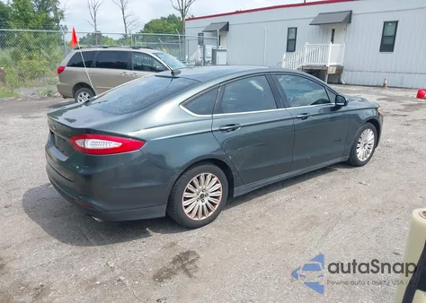 2015 Ford Fusion Hybrid S z USA, uszkodzony, nr VIN 3FA6P0UUXFR128490